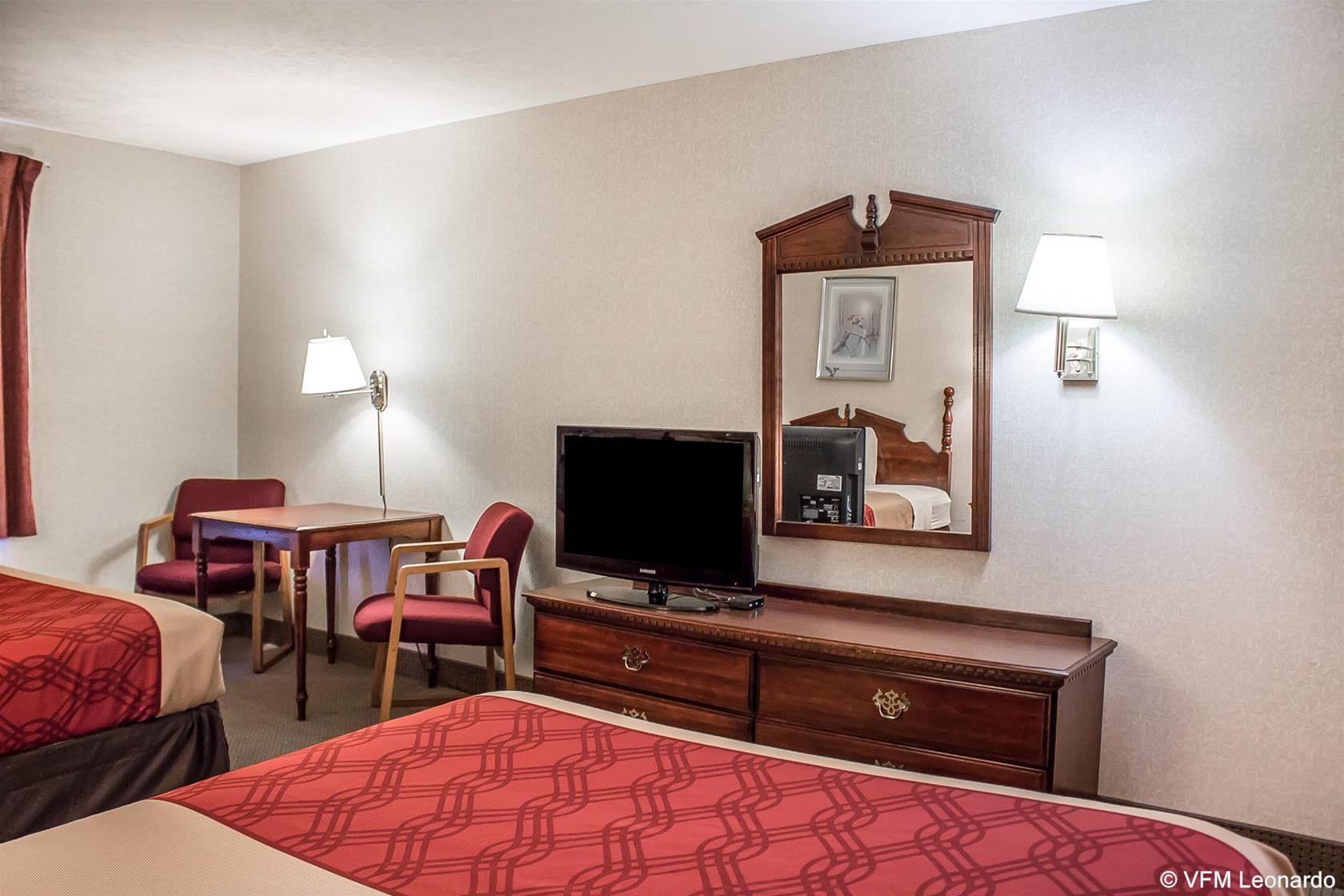 Econo Lodge Traverse City Exterior photo